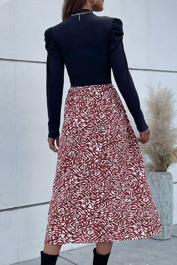 Czarna sukienka na co dzień z długimi rękawami z nadrukiem